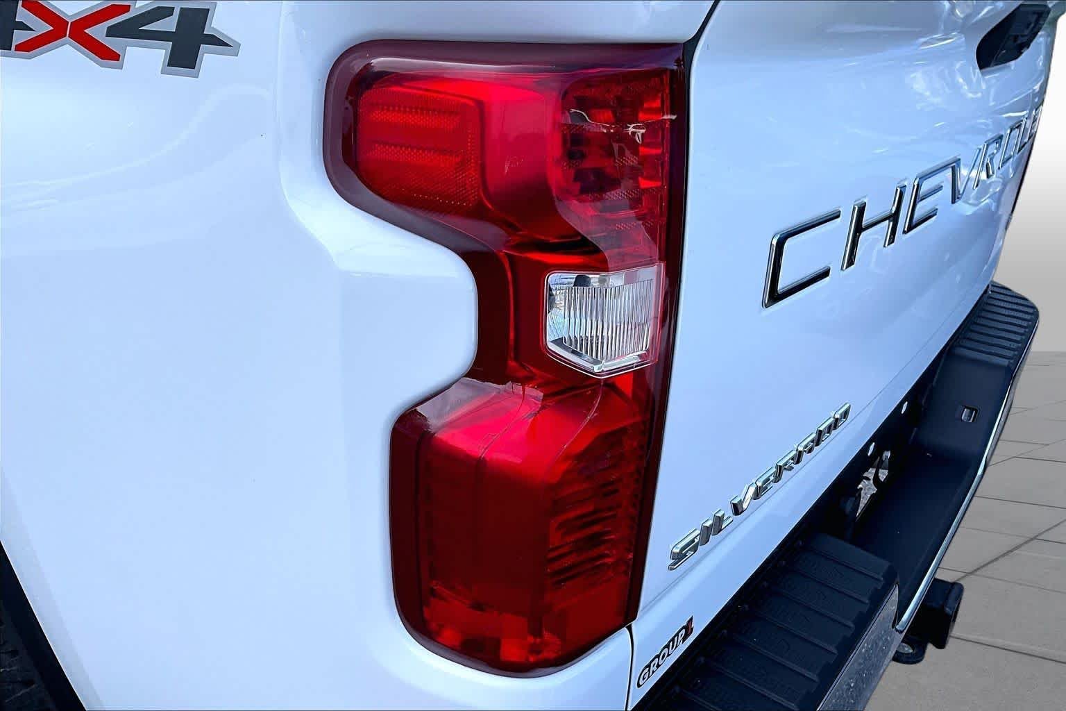 Used 2024 Summit White Chevrolet LT image 26