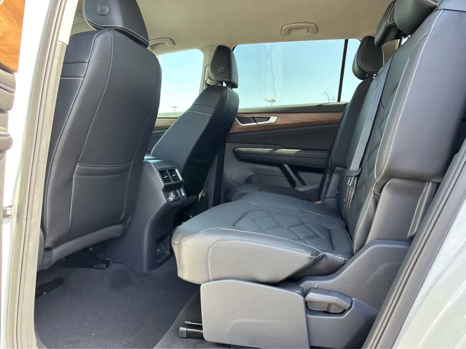 New 2026 OPAL WHITE Volkswagen 2.0T SE image 16