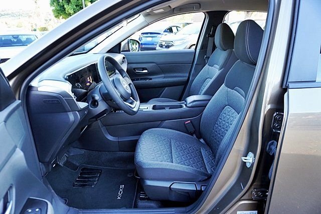 Used 2025 Brown Nissan SV image 13