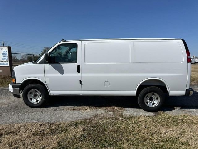 New 2025 Summit White Chevrolet WT image 2