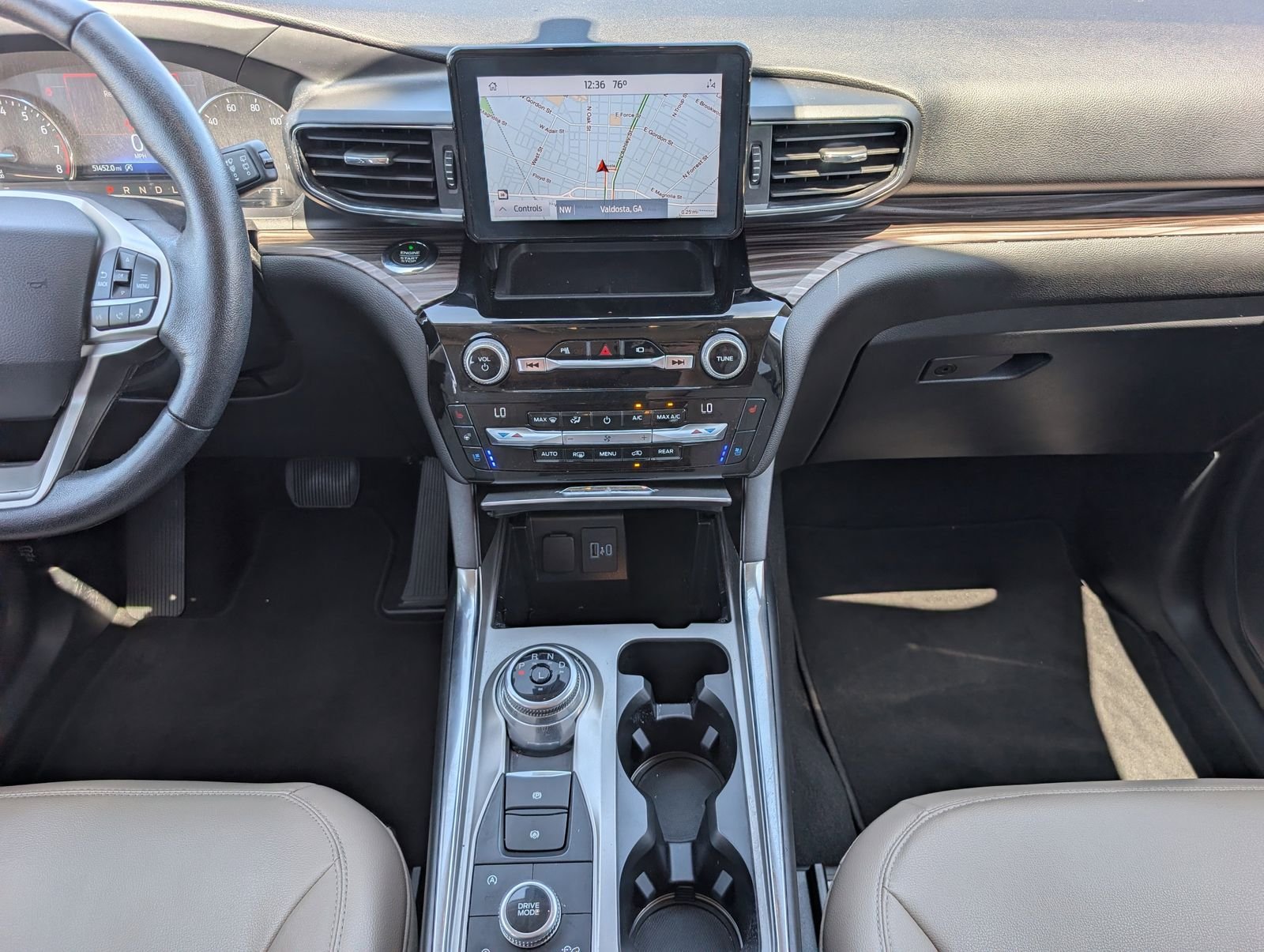 Used 2021 White Metallic Ford Limited image 7