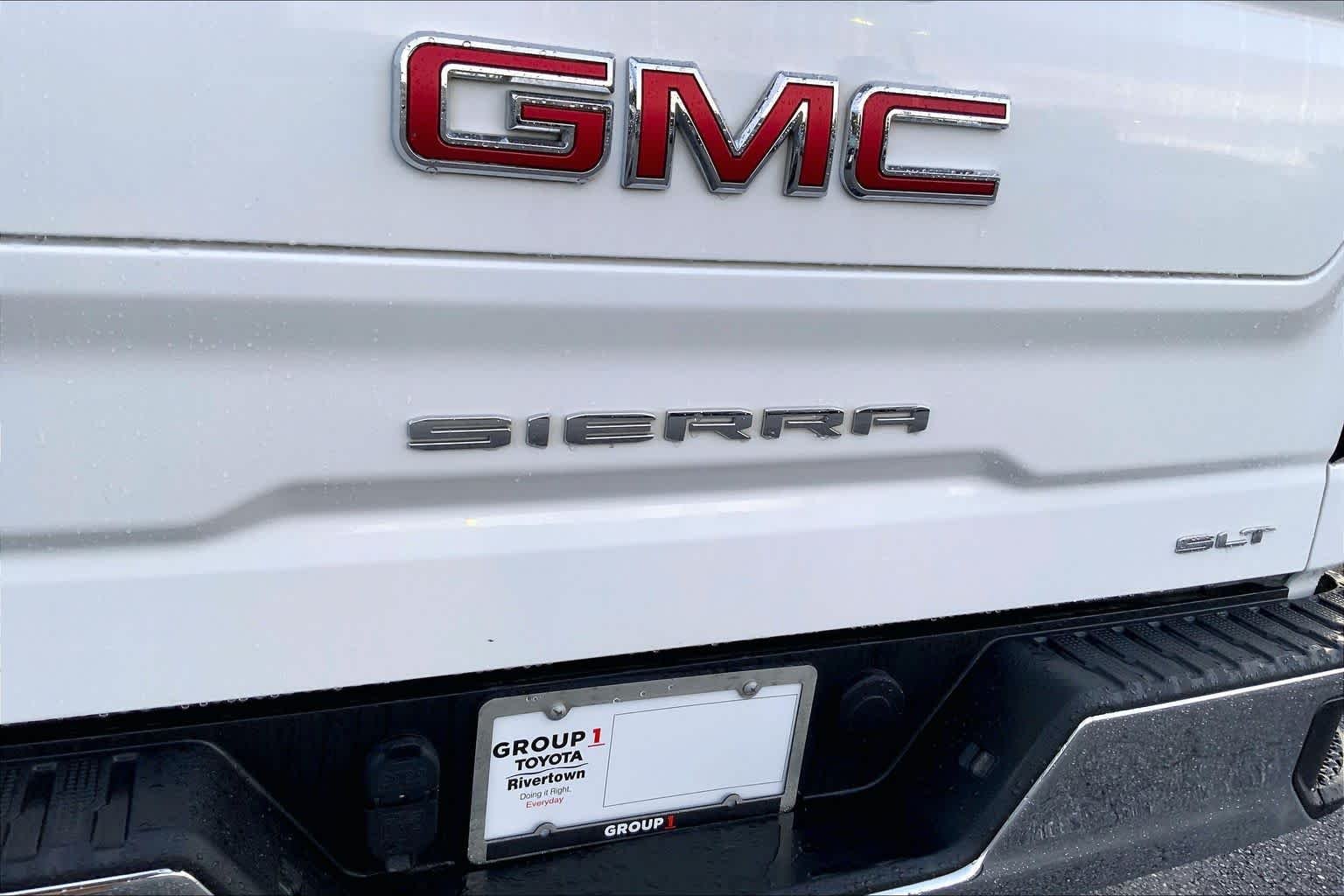 Used 2023 Summit White GMC SLT image 10