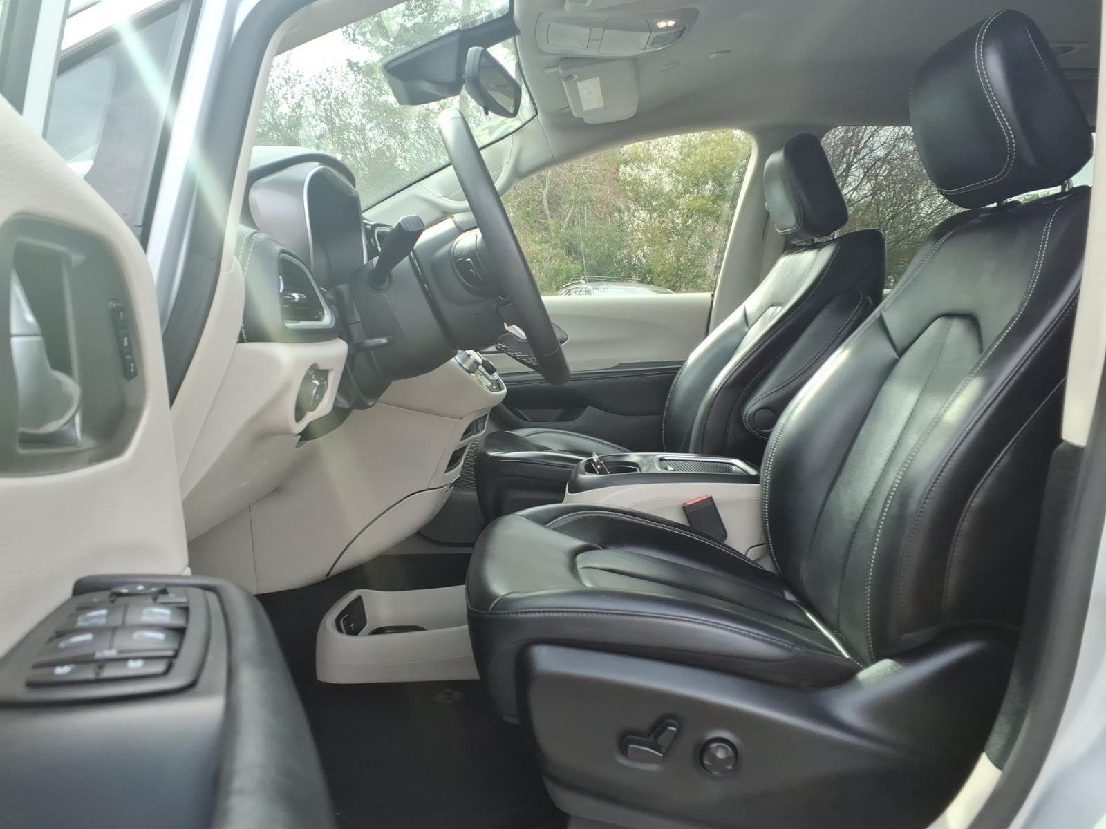 Used 2023 Silver Mist Clearcoat Chrysler Hybrid Touring L image 30