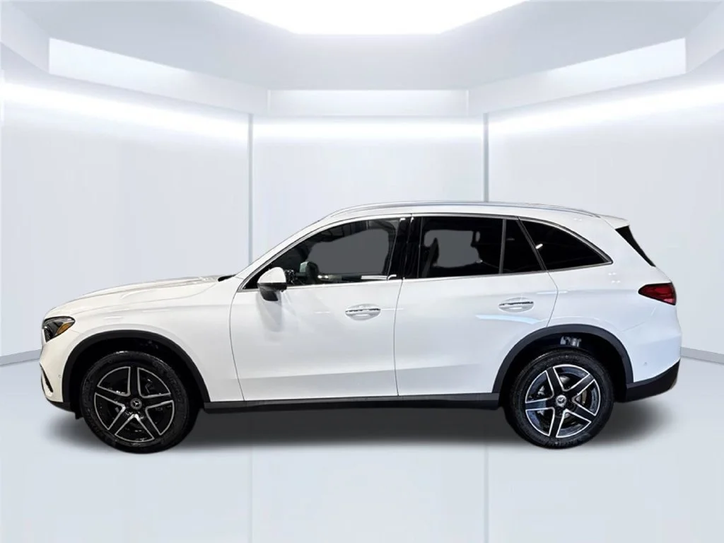 New 2027 Polar White Mercedes-Benz GLC 300 image 2