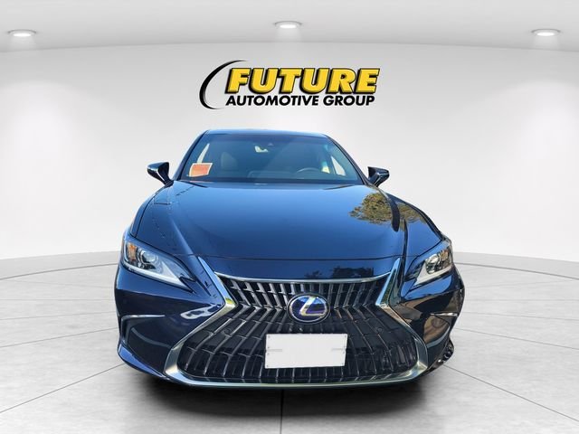 Used 2022  Lexus 300h image 2