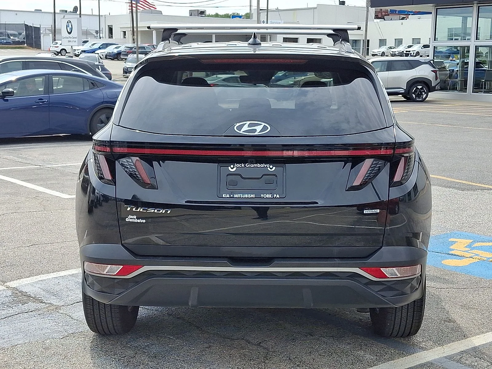 Used 2023 Black Hyundai SEL image 3