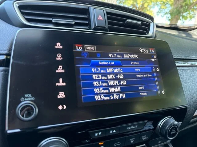 Used 2018 White Honda EX-L image 28