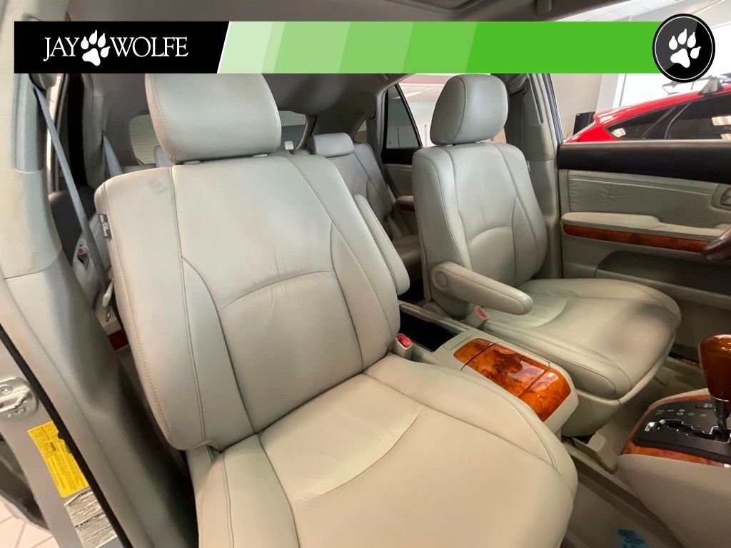 Used 2005  Lexus 330 image 19