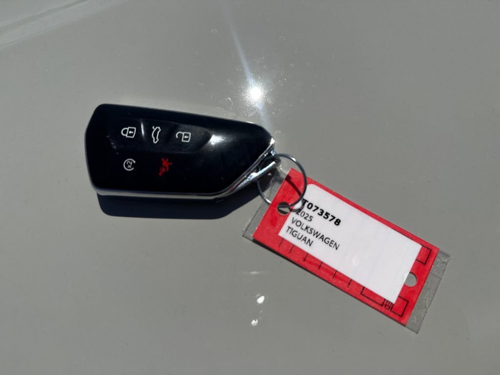Used 2025 Tan Volkswagen SE R-Line Black image 29