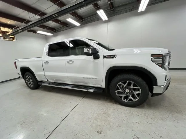 2026 GMC Sierra 1500 SLT - Photo 9