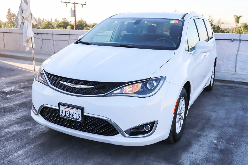 Used 2020 White Chrysler Touring image 3
