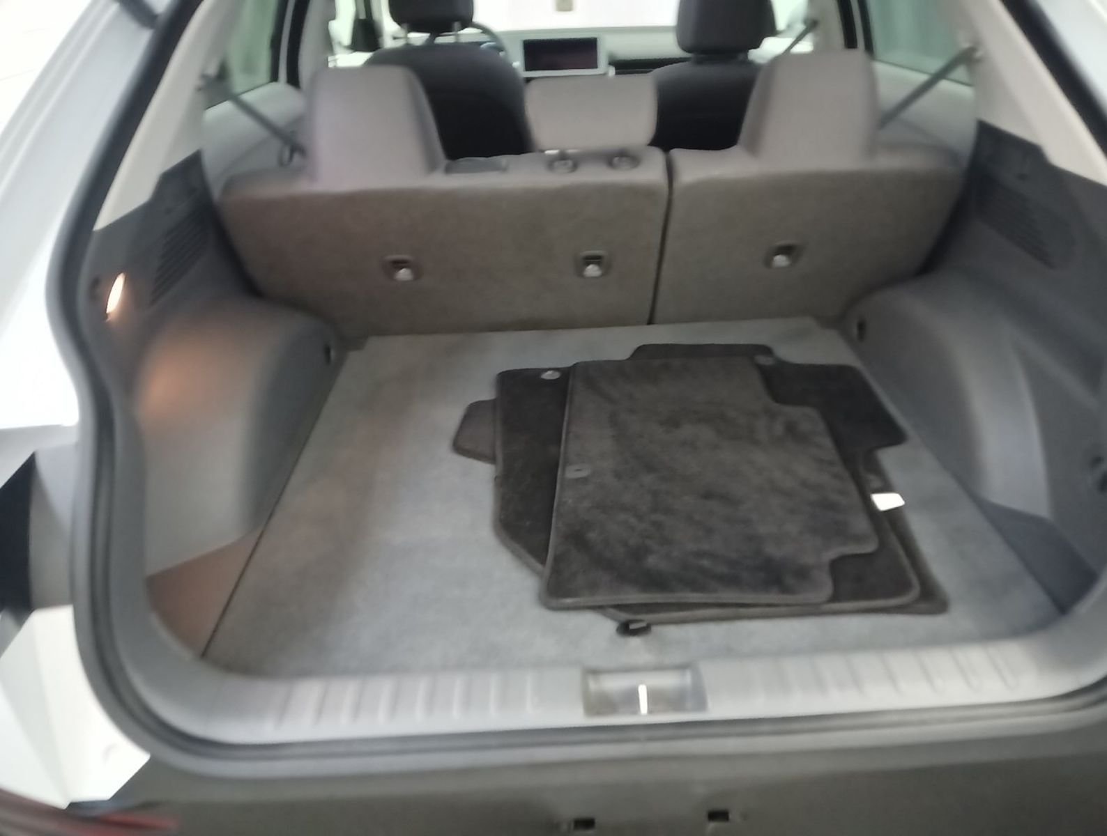 Used 2024 White Hyundai SEL image 12