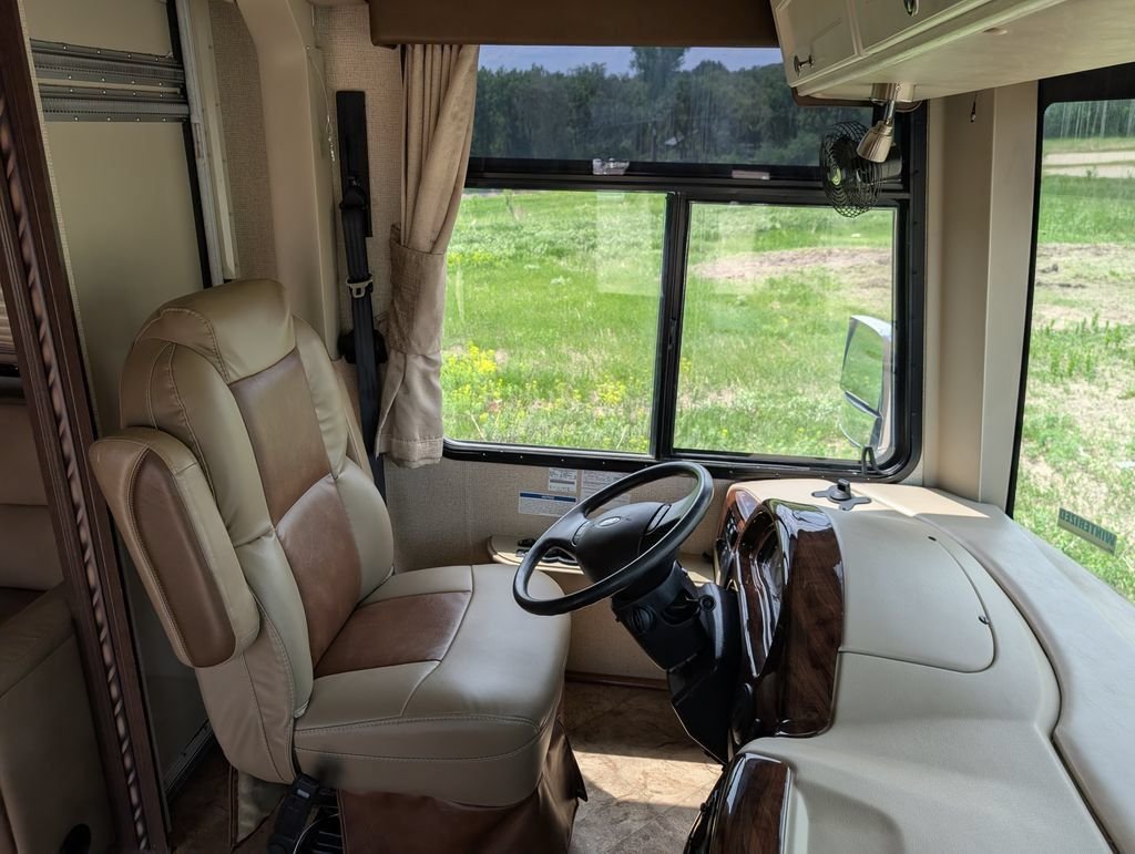 Used 2017 Beige Thor Windsport 29M image 8