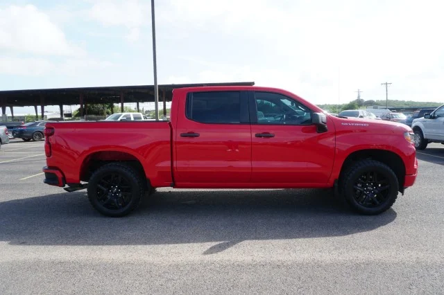 Used 2024  Chevrolet Custom image 4