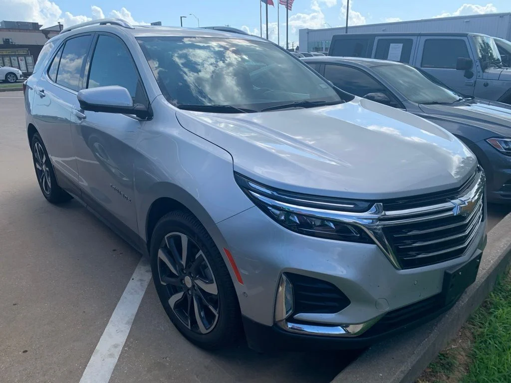 Used 2022 Silver Chevrolet Premier image 4