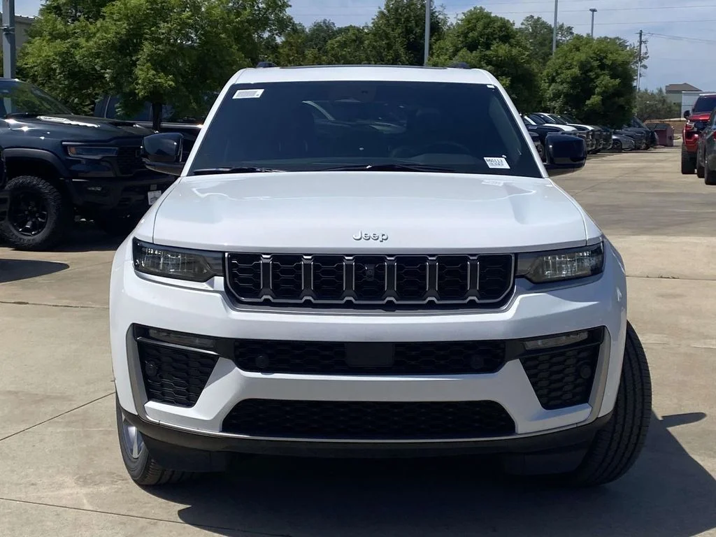 New 2026 Bright White Clear-Coat Exterior Paint Jeep Limited image 2