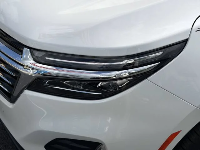 Used 2024 Iridescent Pearl Tricoat Chevrolet Premier image 9