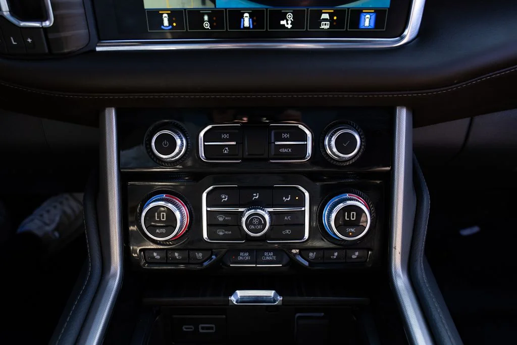 Used 2024 White GMC Denali image 17