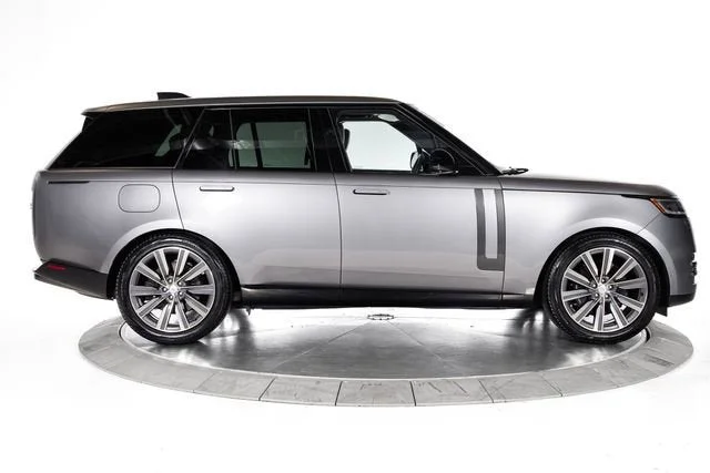 Used 2023 Eiger Gray Metallic Land Rover SE image 7