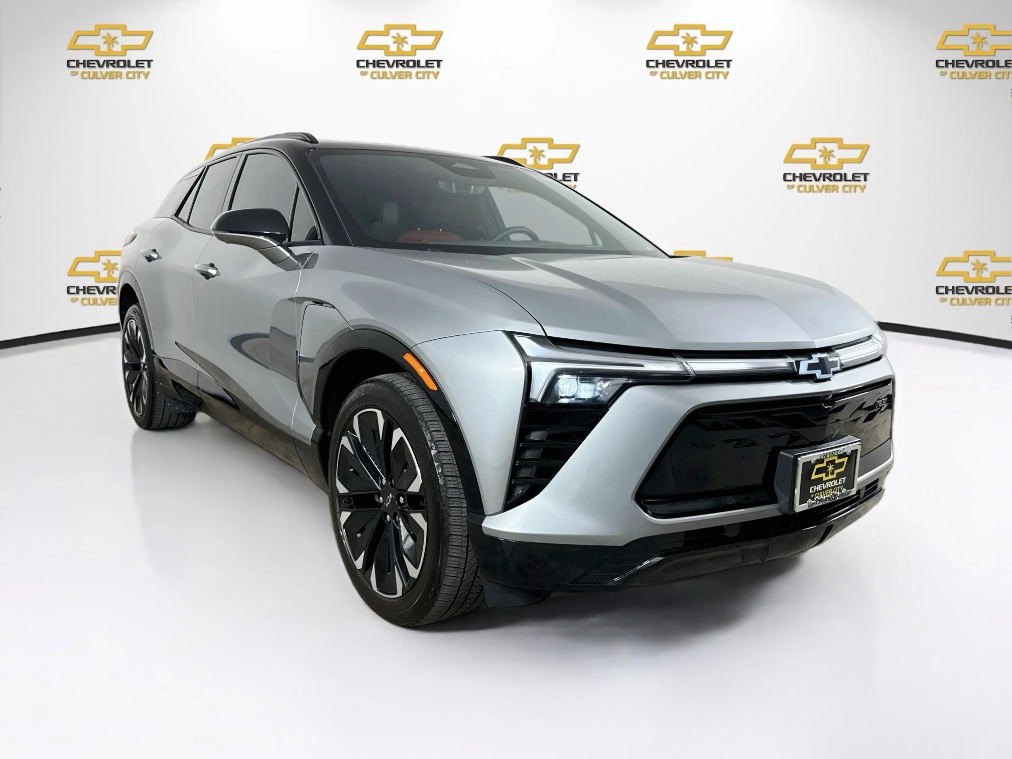 Used 2025 Sterling Gray Metallic Chevrolet RS image 1