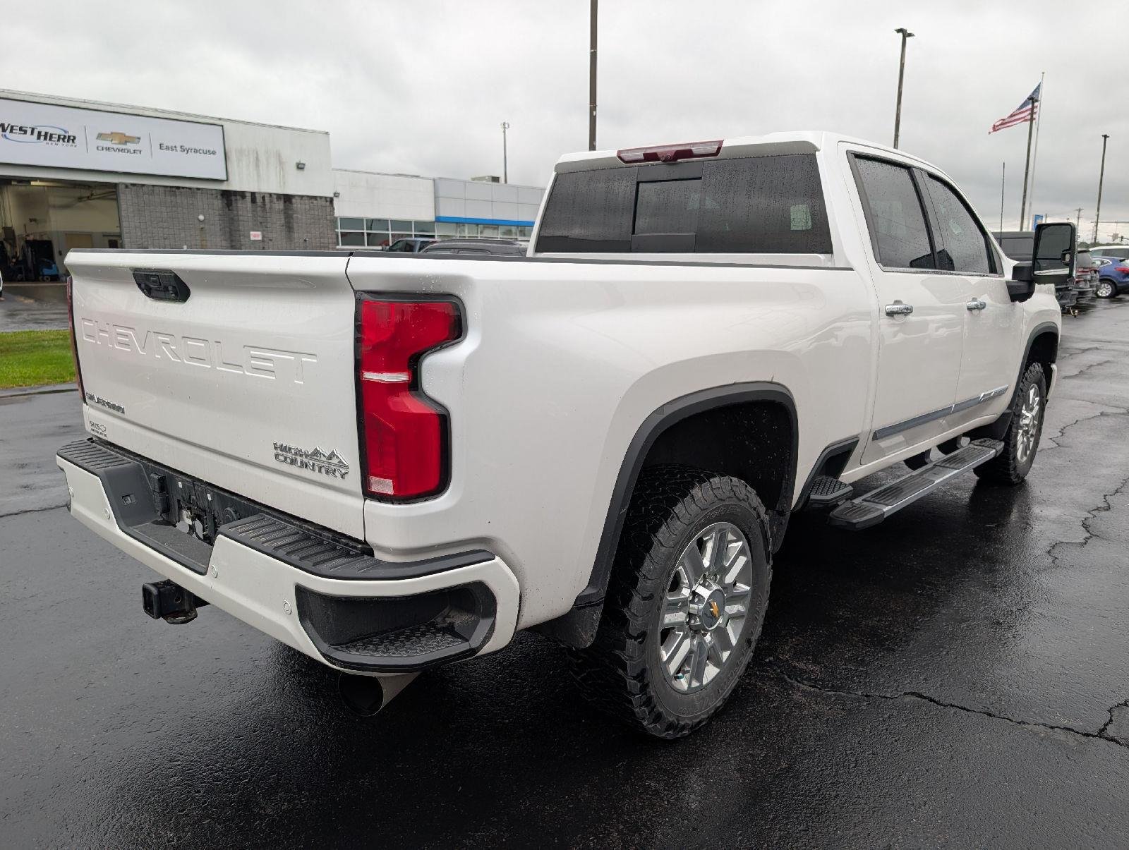 Used 2024 Iridescent Pearl Tricoat Chevrolet High Country image 7
