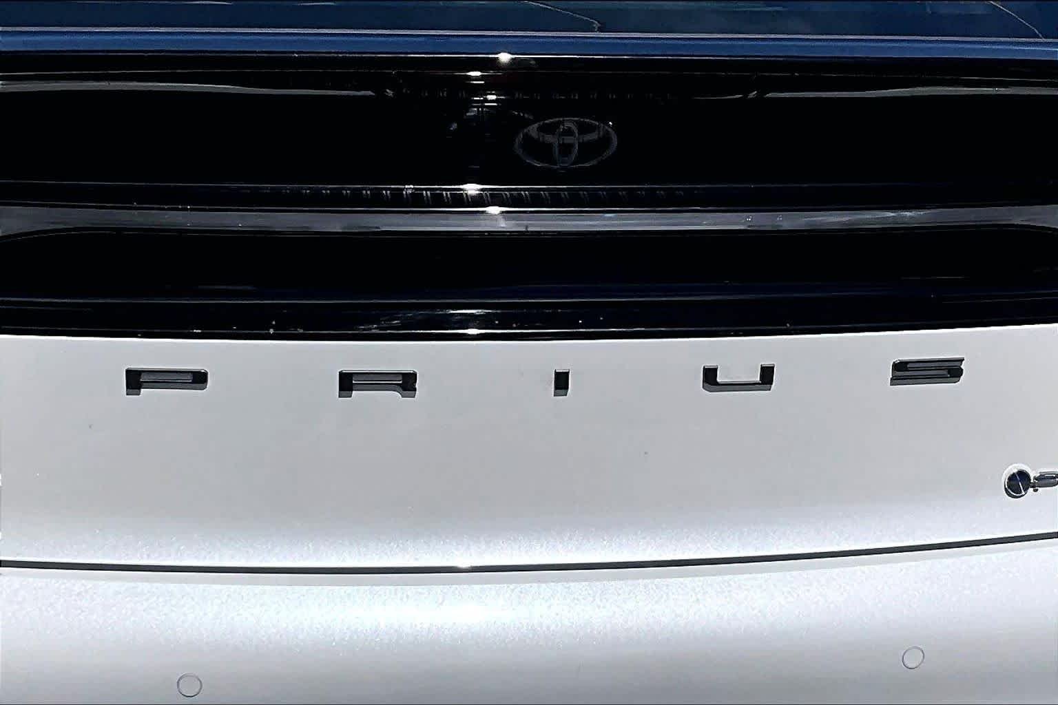 Used 2026 Wind Chill Pearl Toyota XSE image 10