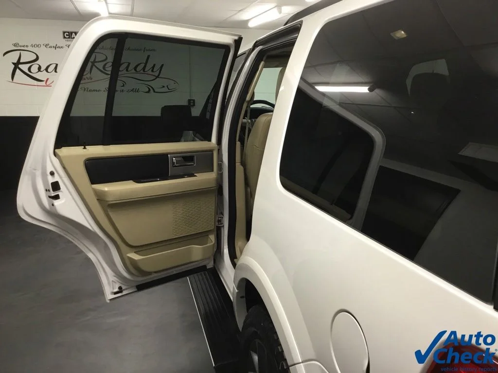 Used 2017 White Ford Limited image 28