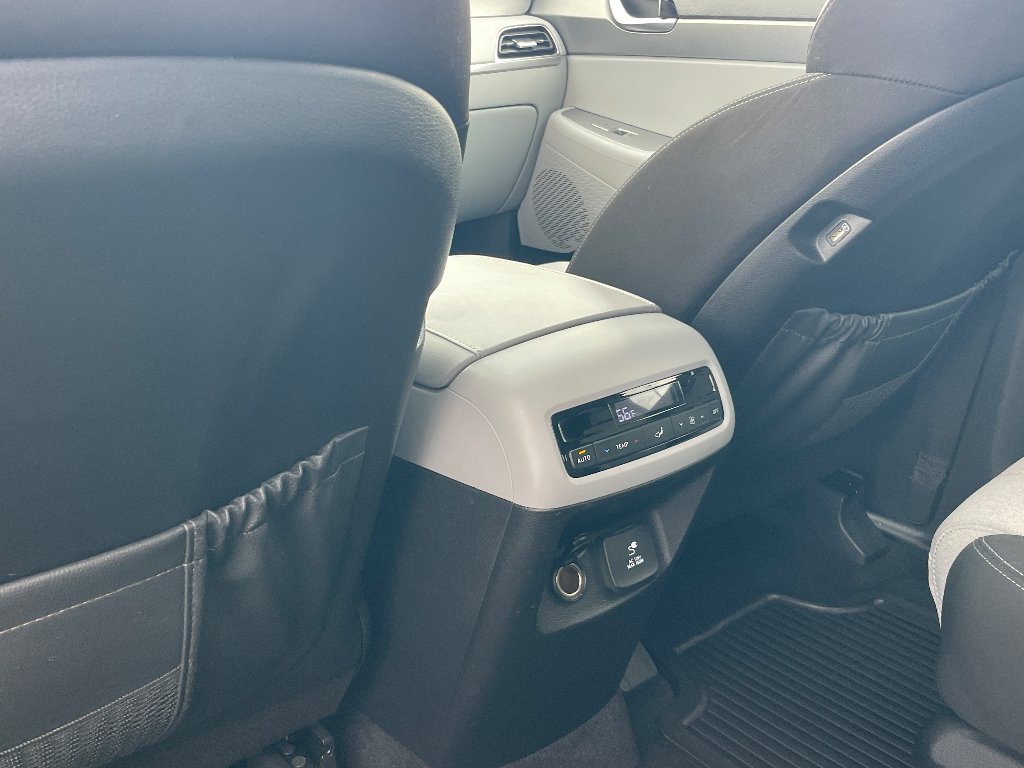 Used 2021 Moonlight Cloud Hyundai SEL image 17