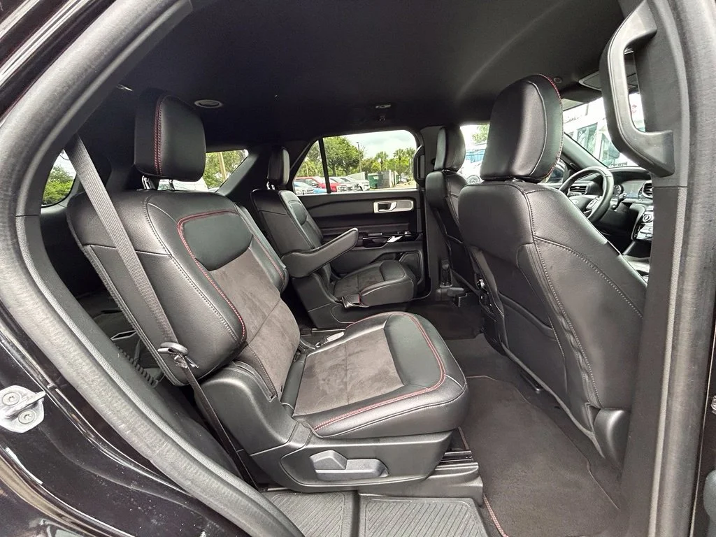Used 2024 Black Metallic Ford ST-Line image 28