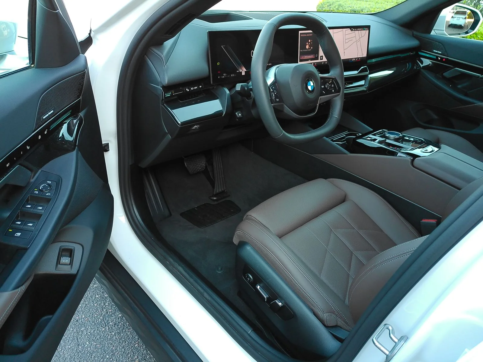 Used 2024 White BMW 530i xDrive image 34
