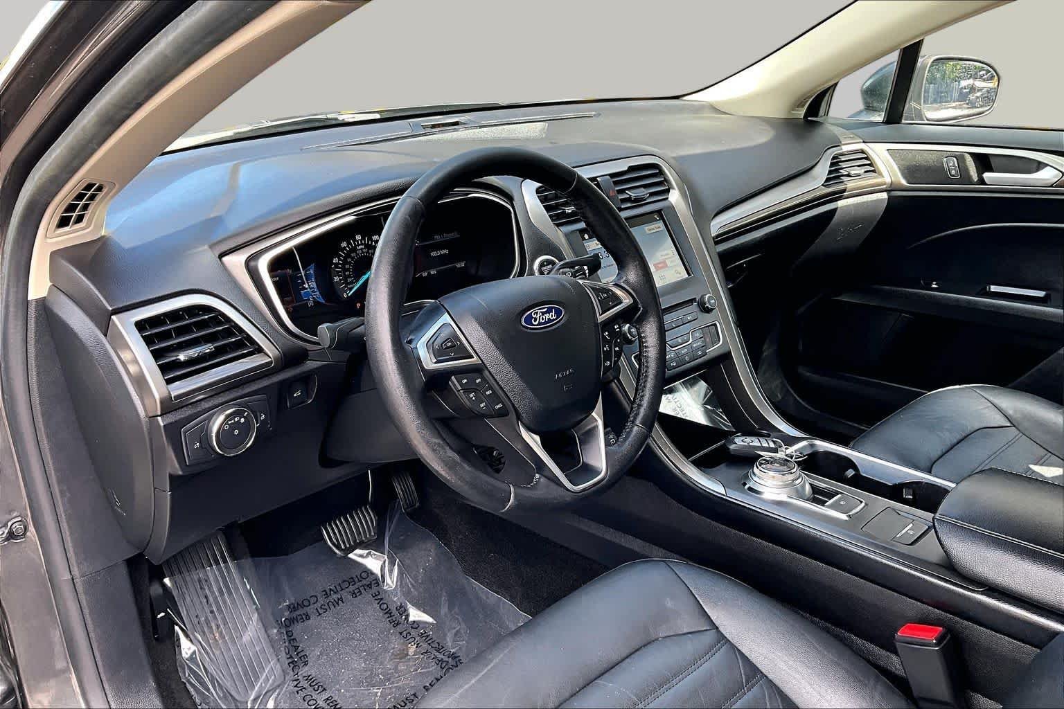 Used 2018 Magnetic Ford SE image 18
