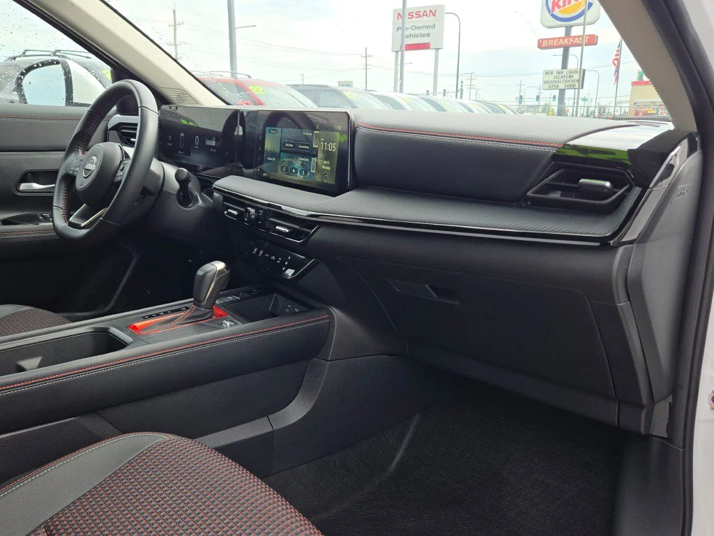 Used 2025 White Nissan SR image 5