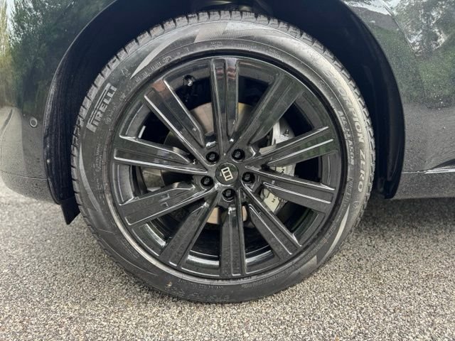 New 2027 Santorini Black Land Rover SE image 2
