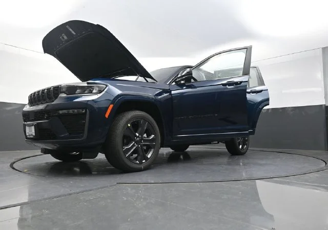 New 2027 Fathom Blue Pearl-Coat Paint Jeep Limited Reserve image 30