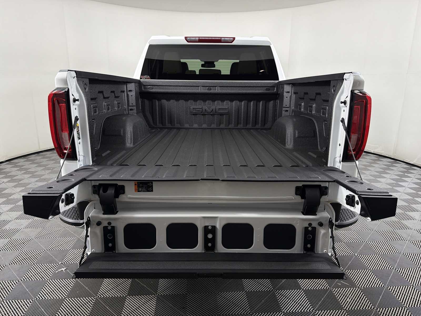 2026 GMC Sierra 1500 SLT - Photo 16
