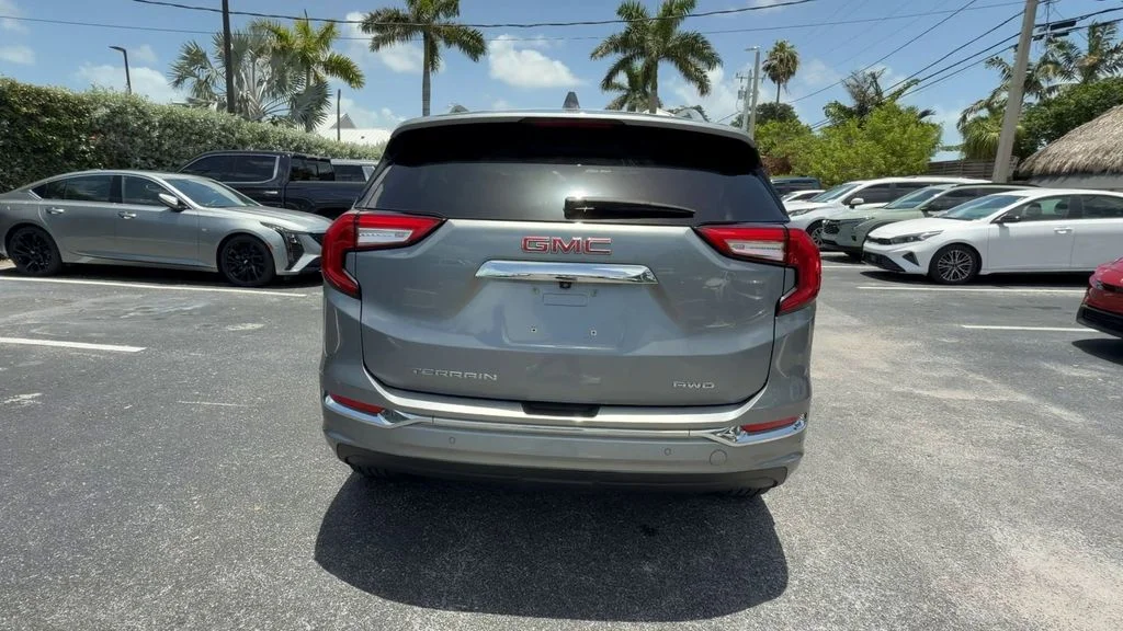 Used 2023 Silver GMC Denali image 7