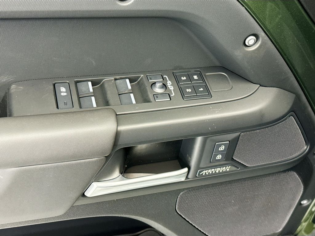 New 2026 Woolstone Green Land Rover X-Dynamic SE image 22