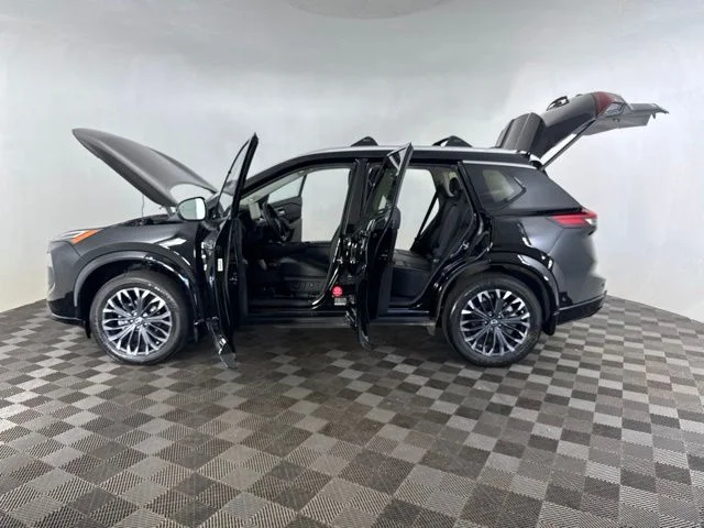Certified Used 2025 Black Nissan Platinum image 9