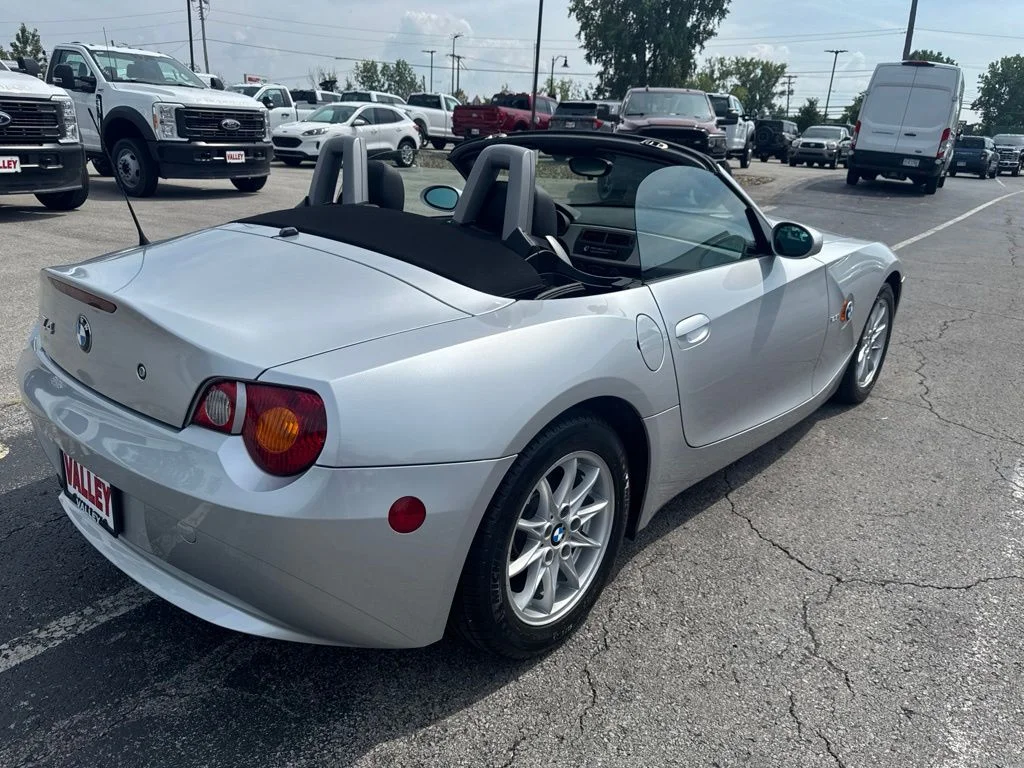 Used 2004 Gray BMW 2.5i image 3