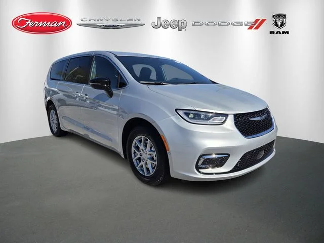 2026 Chrysler Pacifica Select's photo