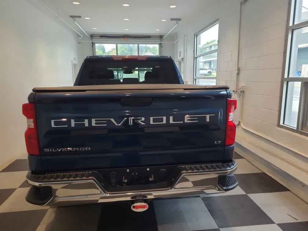 Used 2022 Northsky Blue Metallic Chevrolet LT image 4