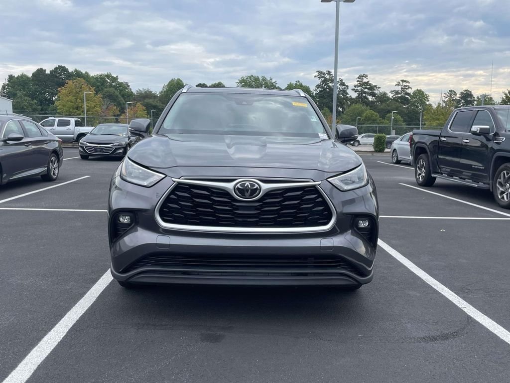 Used 2020 Gray Toyota XLE image 2