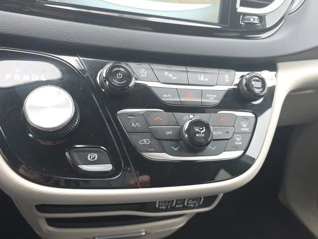 Used 2024 Silver Chrysler Touring L image 18