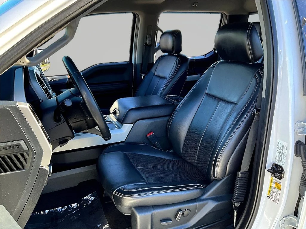 Used 2020 White Ford Lariat image 24