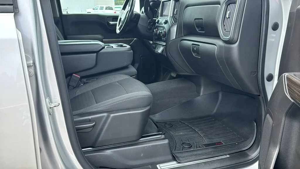 Used 2020 SILVER ICE METALLIC Chevrolet LT image 8
