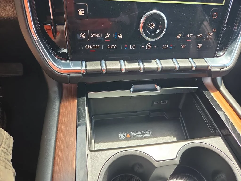 2025 GMC Yukon Denali - Photo 24