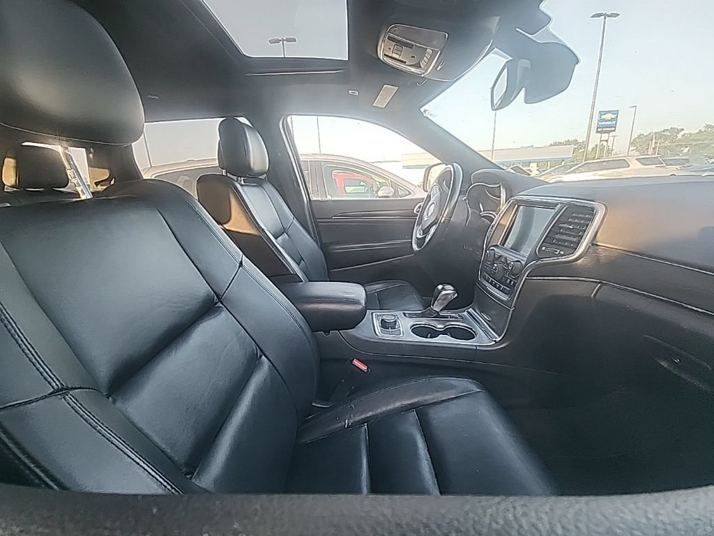 Used 2018 Gray Jeep Limited 4x4 image 4