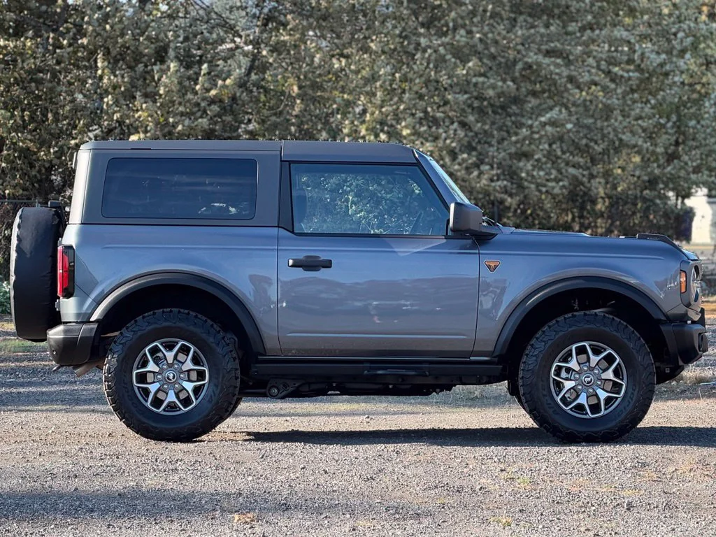 Used 2025 Gray Metallic Ford Badlands image 8