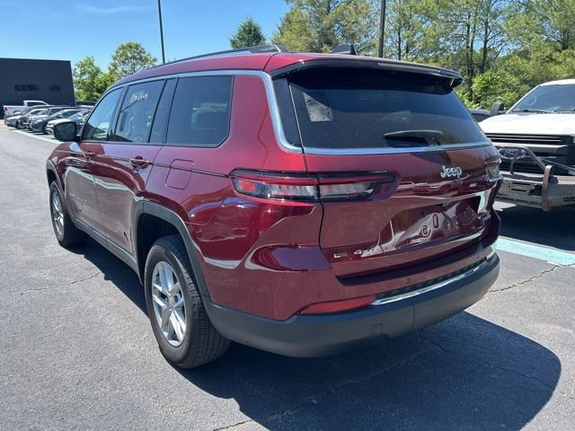 Used 2023 Red Jeep Laredo image 3