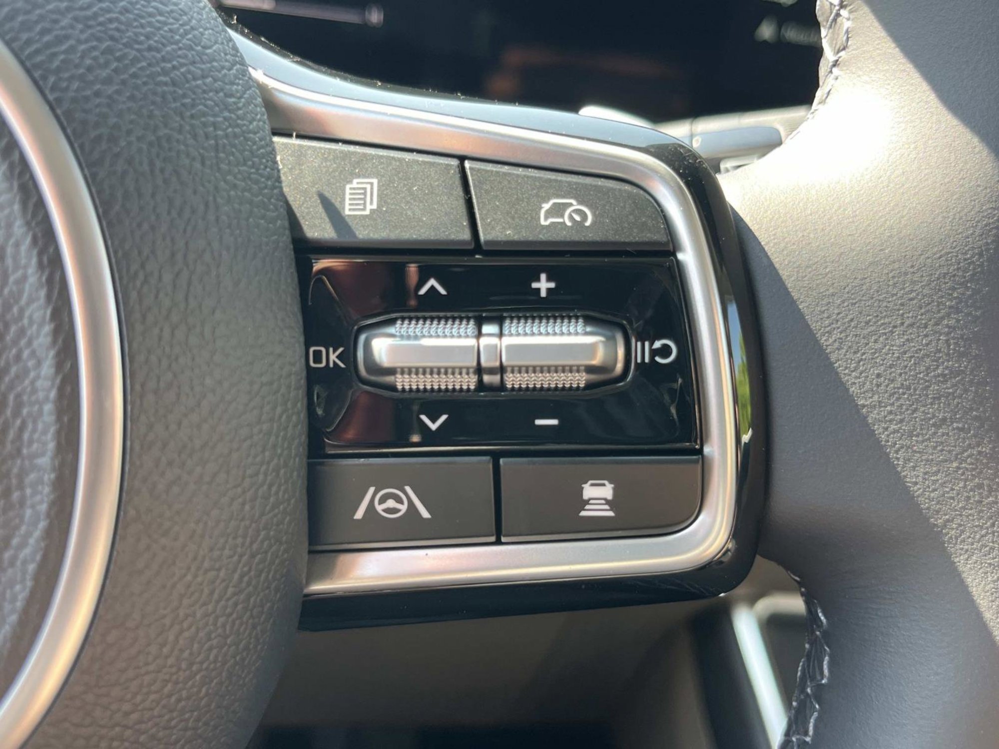 New 2026 Ivory Silver Kia EX image 25